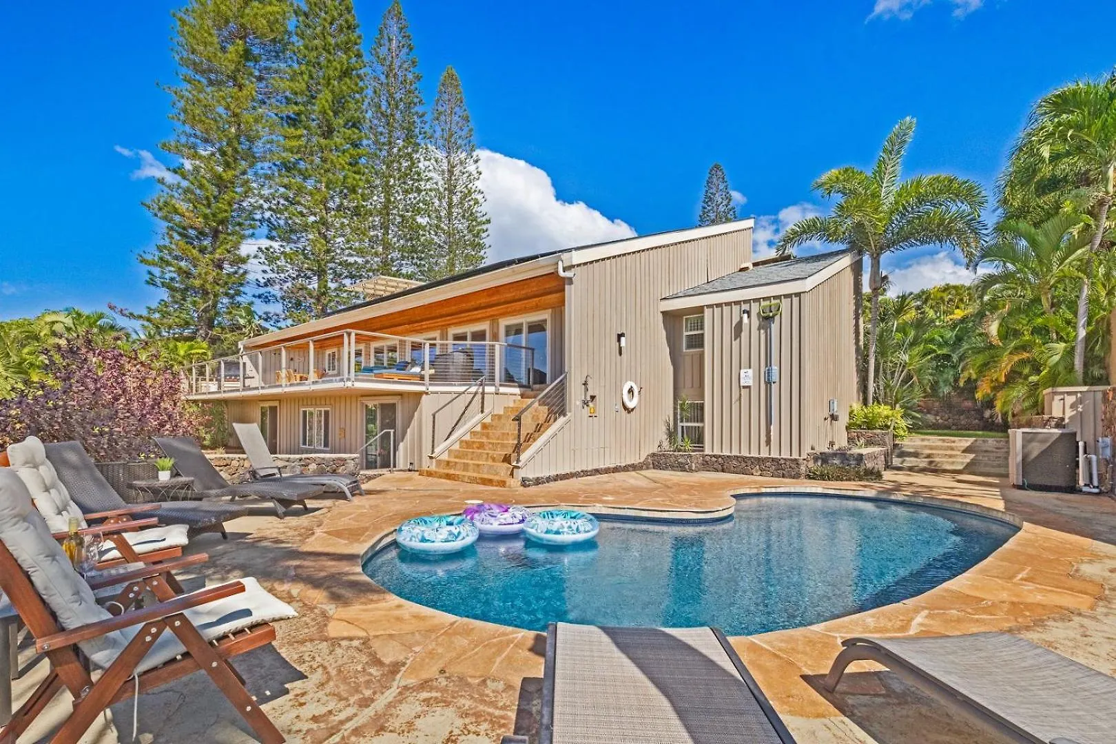 Casa de Férias Hale Holokai At Kaanapali Vista-Luxury Golf Course Ocean View Home 6 Bedroom 3 Bathroom- Lahaina